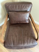 Sillón Linteloo Dario - Nogal y cuero marrón