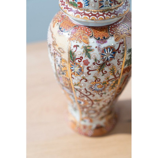 Par de jarrones de cerámica vintage de Royal Satsuma, China, 1960