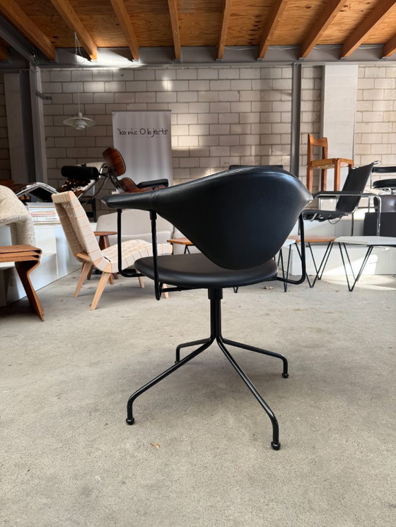 Image 1 of Gubi Masculo meeting chair leer (set a 6)