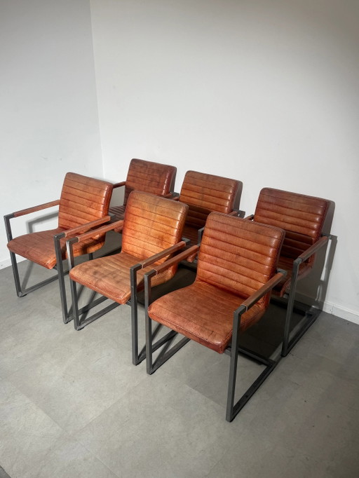 Set van zes cognac lederen eetkamerstoelen met armleuningen