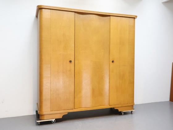 Image 1 of Armoire vintage en chêne avec portes ondulées - Démontable