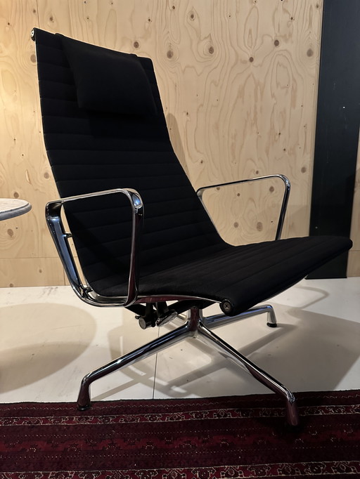 Sillón Vitra Eames EA124 Hopsak Zwar