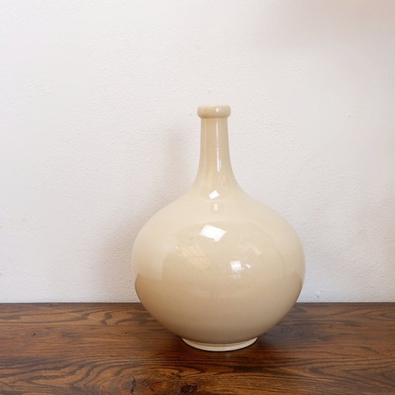 Image 1 of Grote wijnkaraf versierd met de wapenschilden van koning Willem III en de koningin