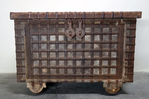 Antique coffre de mariage bois et fer, Inde, XIXème