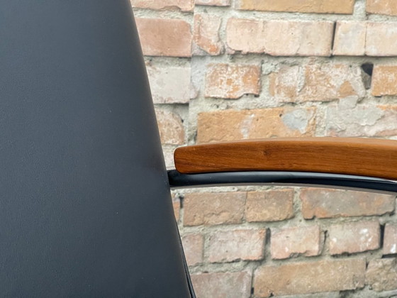 Image 1 of Thonet S411