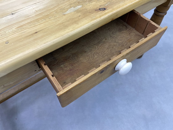 Image 1 of Landhaustisch – Rustikale, verwitterte Kiefernholzplatte