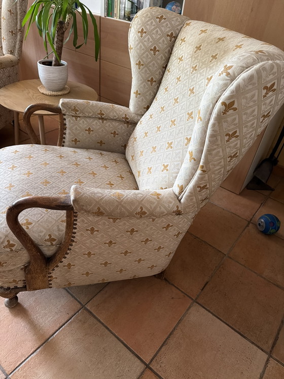 Paire de Fauteuils Vintage à Oreilles avec Accoudoirs en Bois – Style début 20e siècle – Wood (photo 4 of 5)
