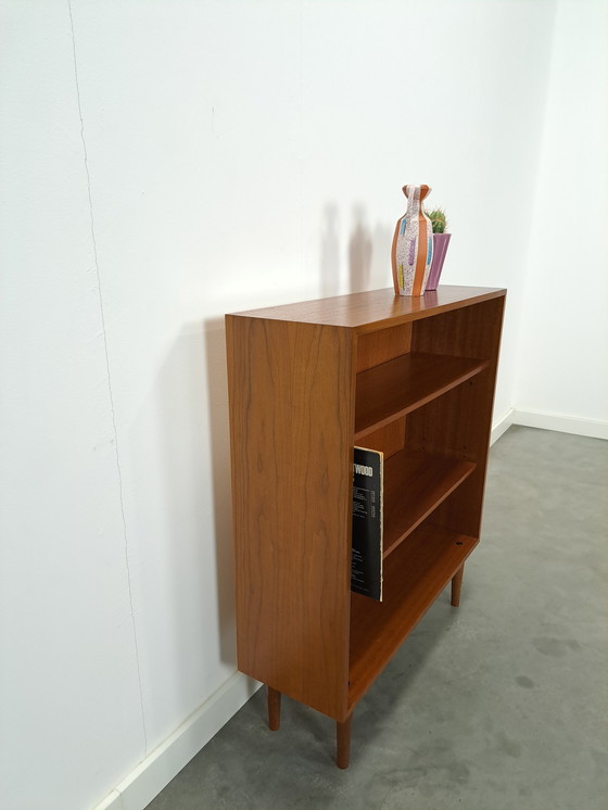 Image 1 of Bibliothèque en placage de noyer Armoire LP avec étagères No. 1