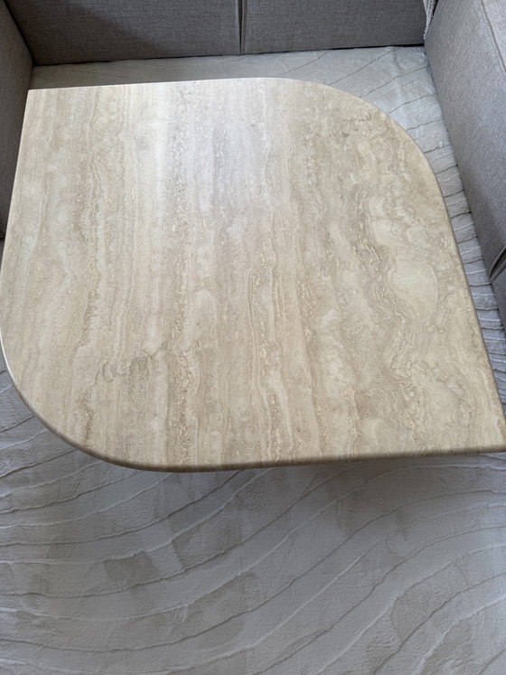 Image 1 of Splendido tavolino da caffè originale in travertino di Angelo Mangiarotti.