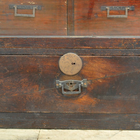 Image 1 of Petite vitrine japonaise, vers 1925