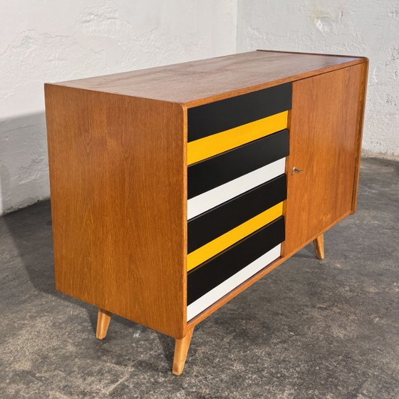 Credenza U-450 di Jiří Jiroutek per Interier Praha, anni '60 – Credenze, Legno (photo 2 of 13)