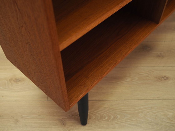 Estantería danesa chapada en teca con patas angulares, década de 1960. – Librerías, Wood (photo 9 of 12)