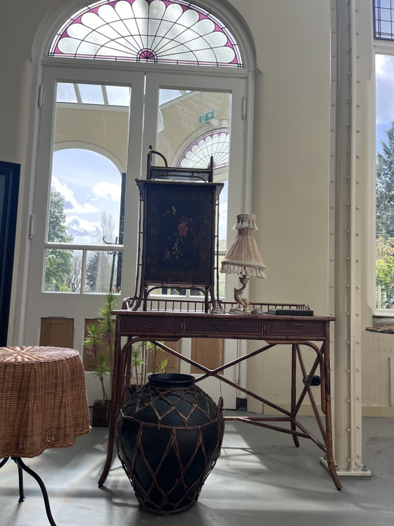 Image 1 of Antiek Hemingway Chinoiserie style Sidetable bureau  in bamboe rotan