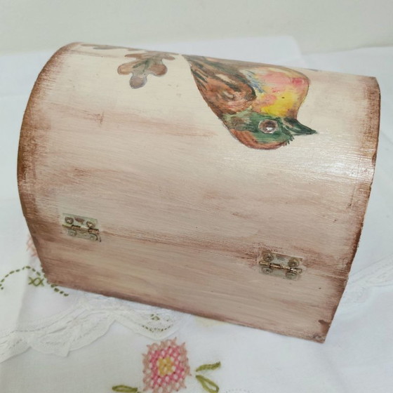 Image 1 of Portagioie in legno dipinto a mano con motivo pettirosso, scatola portagioie in stile vintage.