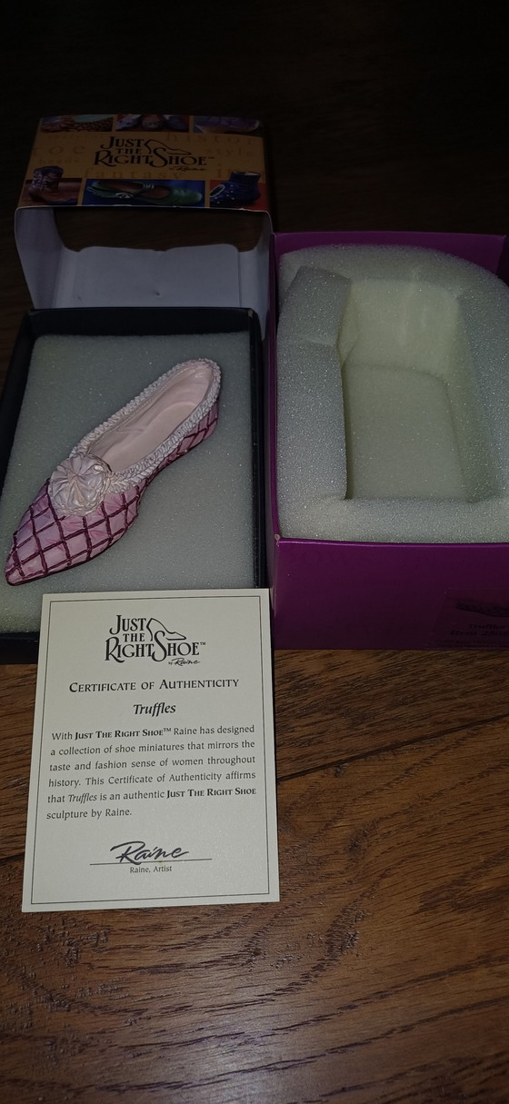 Image 1 of Raine “Just the Right Shoe” collection miniature shoes – approx. 35 pieces with boxes & catalogue