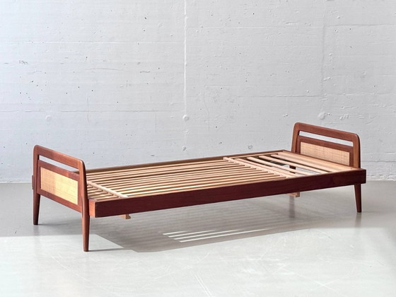 Image 1 of Cama Swiss Form de teca con tejido de ratán, Suiza, década de 1950.