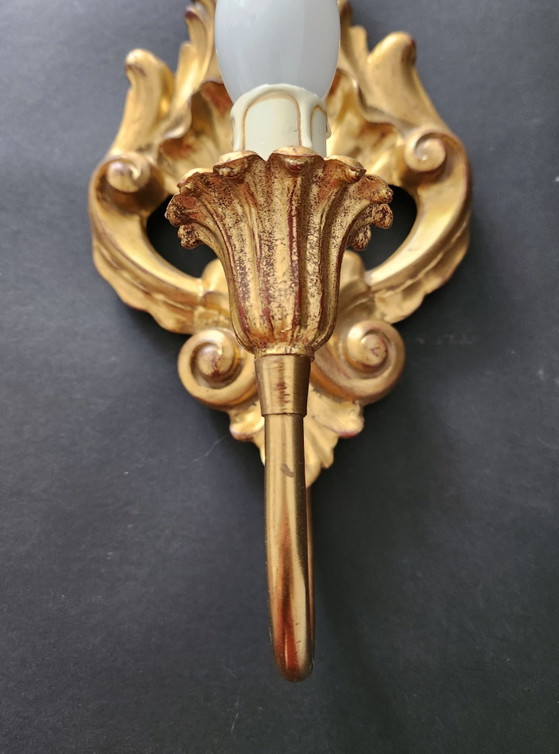 2 Louis XVI Neo-Classical Rocaille Wall Lamps with Gilded Carved Wood Appliqués, Handgeschnitzt, Frankreich (photo 4 of 15)