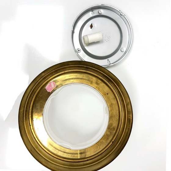Ronde Glashütte Limburg plafondlamp uit de jaren 70, gemaakt van messing en wit glas. – Plafondlampen, Brass (photo 5 of 9)
