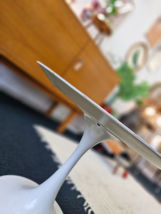 Image 1 of Table d'appoint ronde tulipe vintage style futuriste années 70