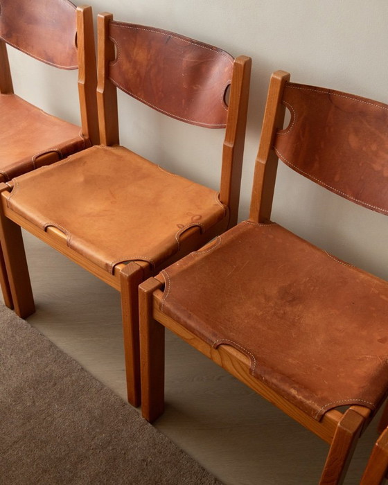 Image 1 of Brutalistische eetkamerstoelen van iepenhout en leer van Maison Regain, jaren 70, set van 4