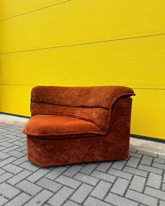 Fauteuil d'angle vintage en velours rouge-brun, Années 70 (photo 2 sur 20)