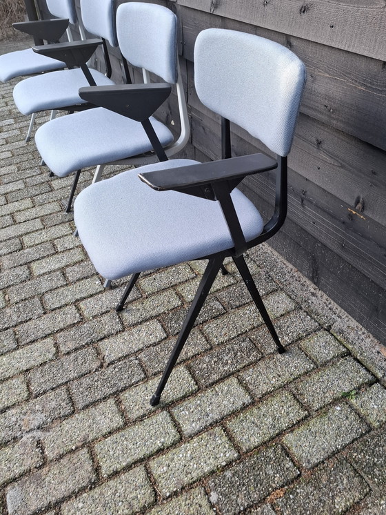 Image 1 of 4 Ahrend de Cirkel Revolt chairs