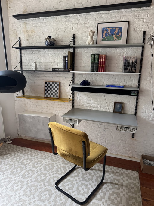 Pilastro wandsysteem uit de jaren 50 van Tjerk Rijenga