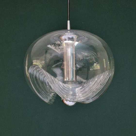 Image 1 of Vintage Space Age hanglamp – Peill & Putzler “Wave” / “Futura” – 1970s Duitsland – Glas en Metaal – Ø 32 cm. Space Age Design.