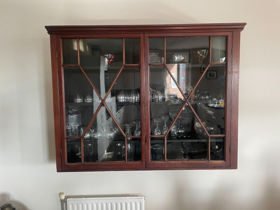 Antiker Vitrinen-Wandschrank – Glass, Wood (photo 3 of 5)