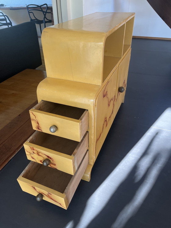 Image 1 of Armoire aux formes magnifiques