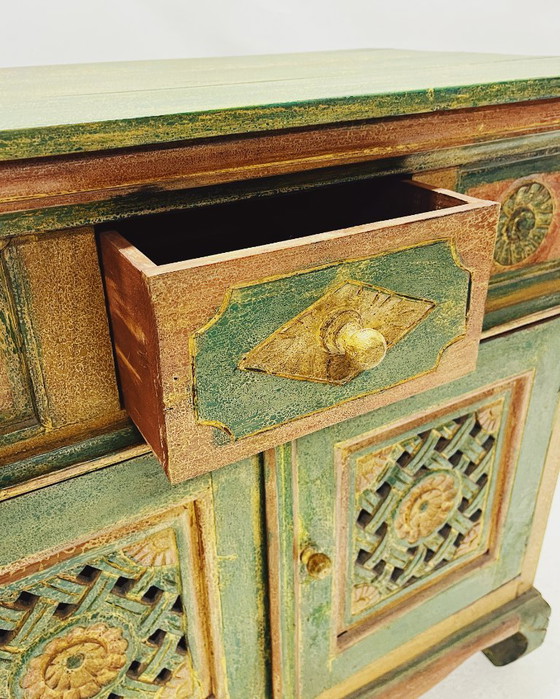 Image 1 of Indiase antieke kast met houtsnijwerk