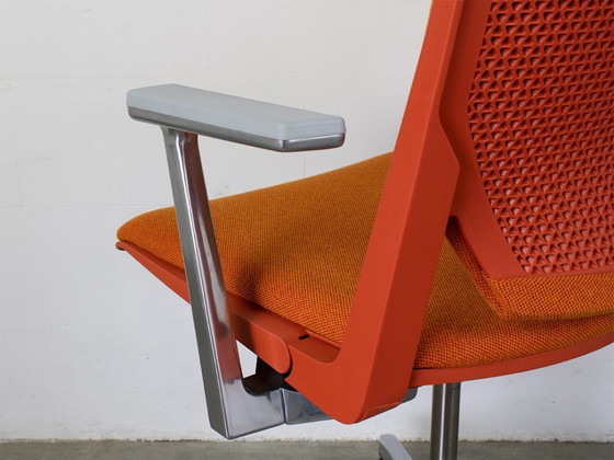 Image 1 of Haworth Very office chair designed by Nicolai Czumaj-Bront and Michael Welsh.