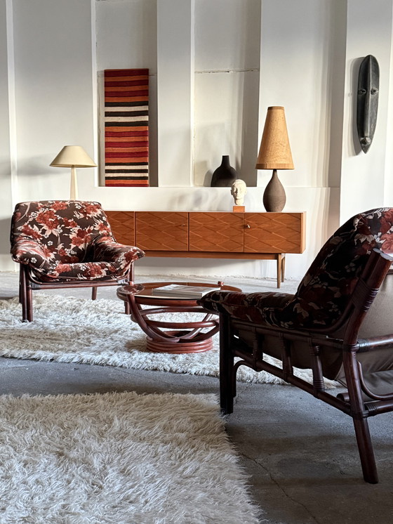 Image 1 of BAMBOO SET 2x ARMCHAIRS & COFFEE TABLE FLORAL PATTERN VELVET 1980s