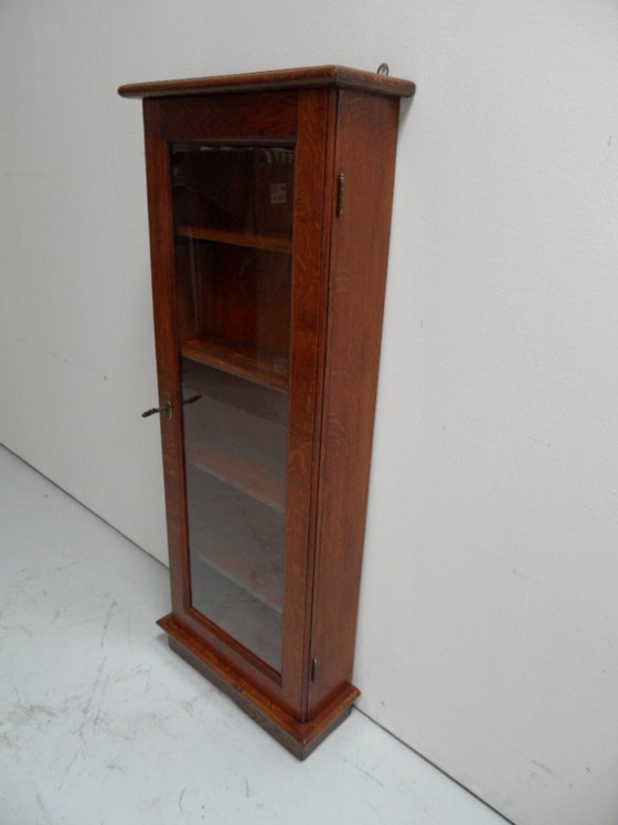 Image 1 of Antiek eiken vitrinekast