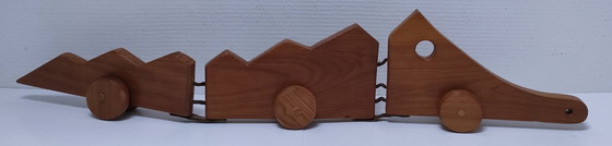 Image 1 of Escultura articulada de cocodrilo de madera maciza