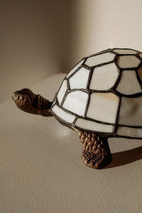 Image 1 of Vintage Tiffany schildpad lampje - wit opaalglas 