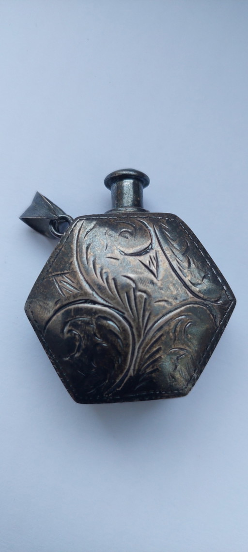 Colgador hexagonal de plata de ley 925 vintage para frascos de perfume.