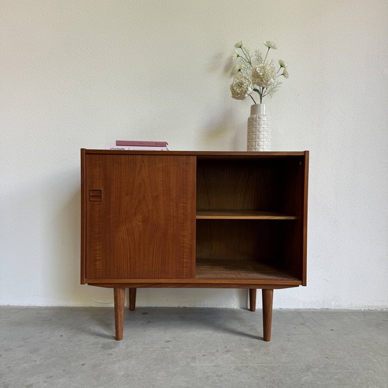 Image 1 of Buffet vintage à portes coulissantes