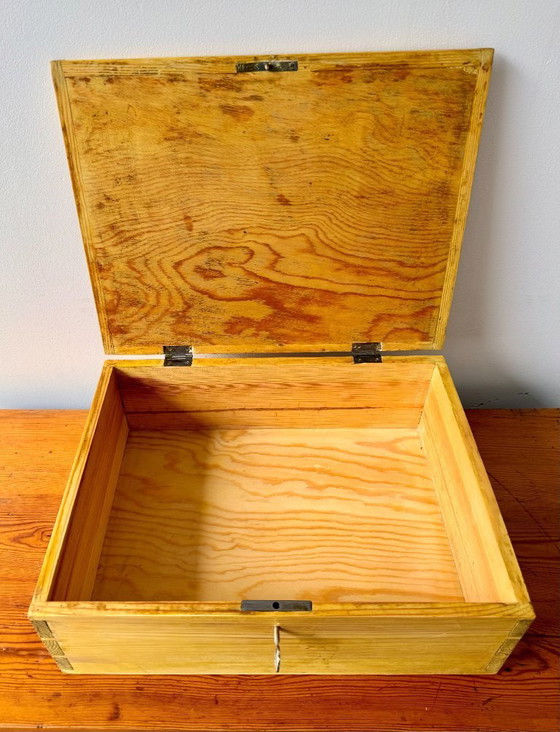 Image 1 of Scatola di legno vintage con chiave
