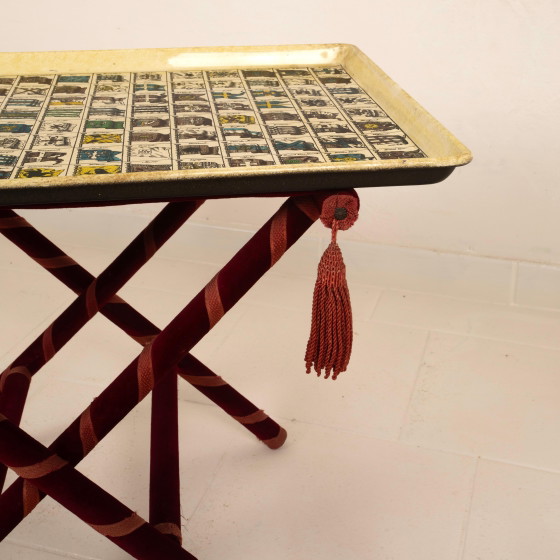 Vassoio araldico di Piero Fornasetti, montato come tavolo su base Foldes, anni '50 – Tavolini, Wood, Velvet (photo 5 of 20)