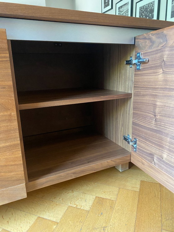 Image 1 of Massief Amerikaans notenhouten dressoir 220 cm