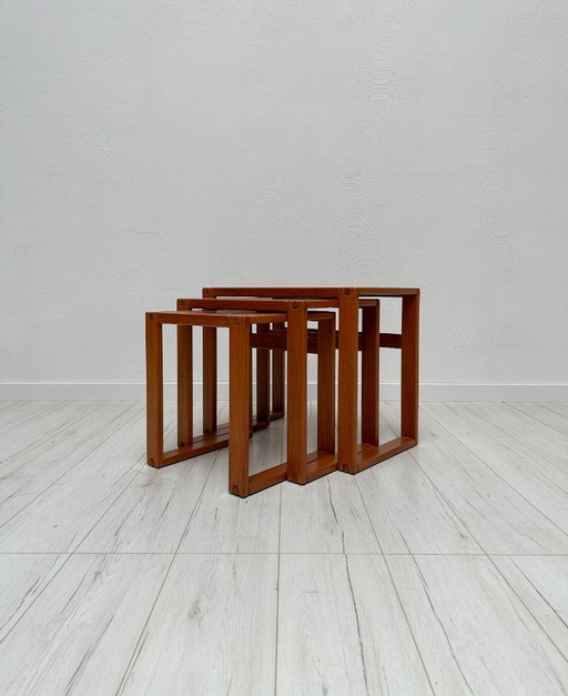 1970er Vintage Dänische Mid-Century Teak Nesting Coffee Beistelltische – 3er Set