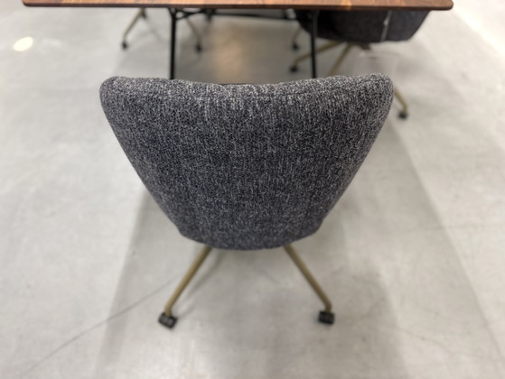 Image 1 of 4 Leolux Baani Twist Esszimmerstühle, Stoffbezug Moos