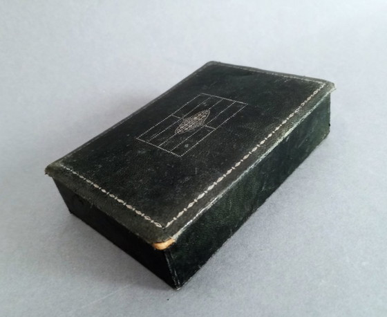 Image 1 of Boîte en cuir du Wiener Werkstatte pour SIG Max Schmidt, fabrique de lampes et de métaux, Vienne 1910