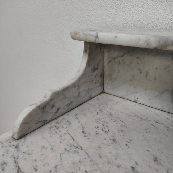 Image 1 of Commode ancienne de salle de bain avec plateau en marbre