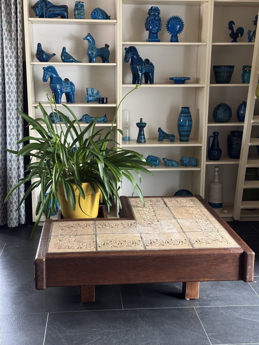 Brutalistischer Couchtisch mit Blumentopf