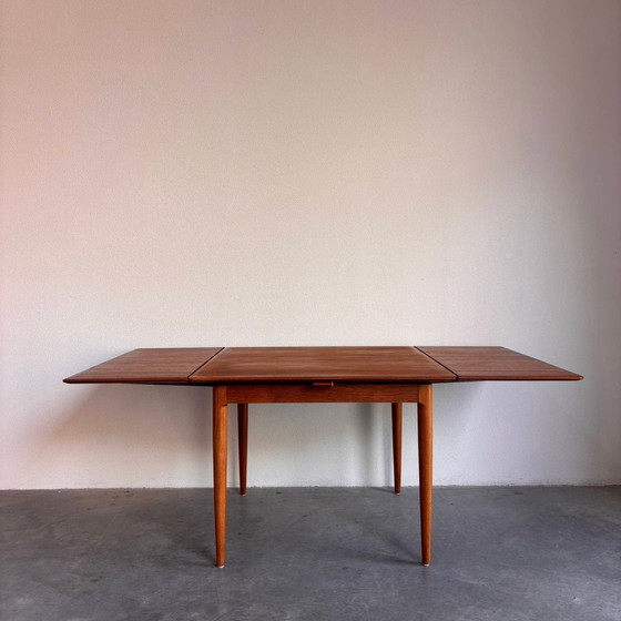 Image 1 of Table de salle à manger vintage en teck carré