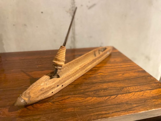 Image 1 of Antigua embarcación de madera para tejer, herramienta textil, ca. 1900