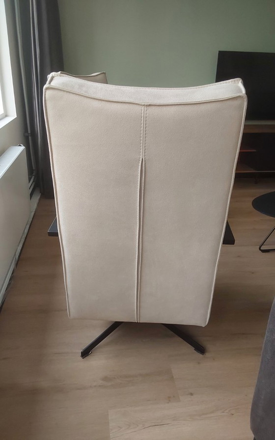 Image 1 of 2 beige draai fauteuils