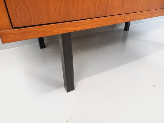 Image 1 of Vintage Scandinavische ladekast in teakhout en zwart metaal uit de jaren 60